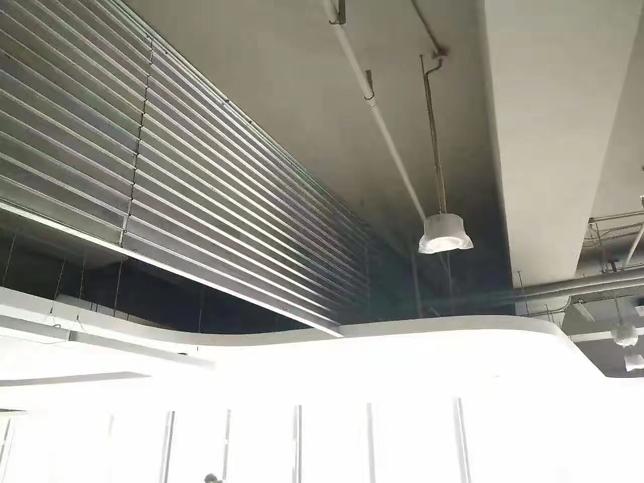 擋煙垂壁有幾種材質(zhì)？各自的特點(diǎn)是什么？(圖8)